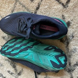 Women’s Hoka one shoes